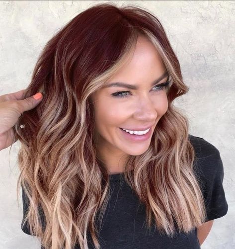 Red Brown Balayage With Money Piece, Reddish Brown Hair With Blonde Money Piece, Trendy Auburn Hair, Red Brown With Blonde Balayage, Hair Color Ideas For Burgundy, Blonde Brown Red Balayage, Red Brown With Blonde Money Piece, Auburn Roots Blonde Hair Balayage, Dark Red Hair With Blonde Balayage