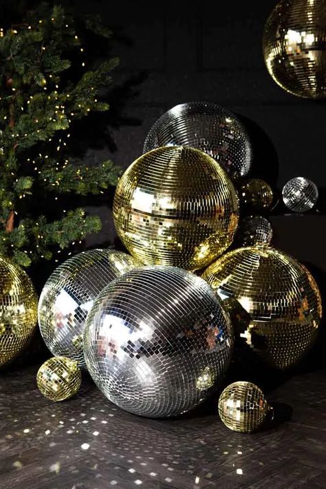 Nye Pj Party, Disco Goth, Chrome Christmas, Gold Disco Ball, Disco Ball Decorations, Disco Ball Party, Silver Disco Ball, Mirrored Tile, House Party Decorations