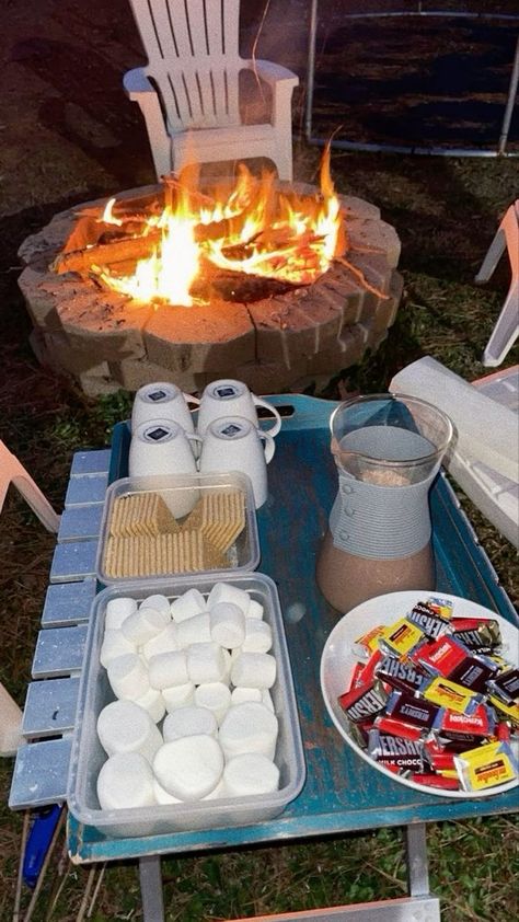 80+ Fun Summer Bucket List Ideas For The Best Memories Bucket List Ideas With Friends, Simple Camping Meals, Camping Lunch Ideas, Fun Summer Bucket List, Camping Dinner Ideas, Food Ideas Camping, Easy Camping Food Ideas, Easy Camping Food, Campfire Snacks