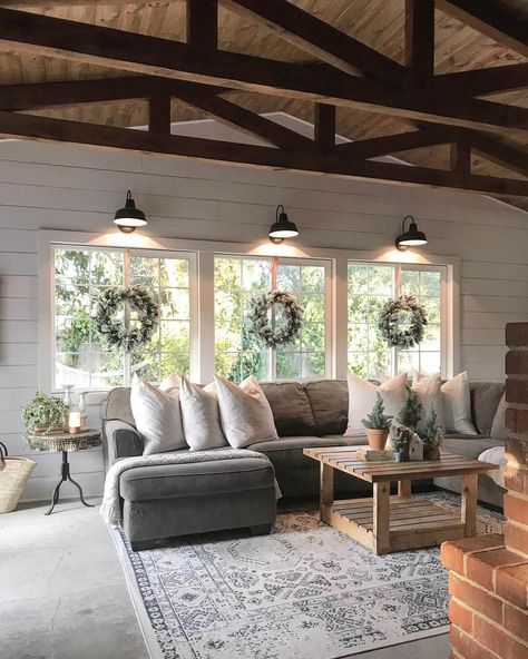 Kitchen Open Concept, Rustic Farmhouse Interior, Cozy Farmhouse Living Room, Modern Farmhouse Living Room Decor, Farmhouse Living Room Decor Ideas, Rustic Farmhouse Living Room, Modern Farmhouse Living, Farmhouse Interior Design, Beautiful Farmhouse