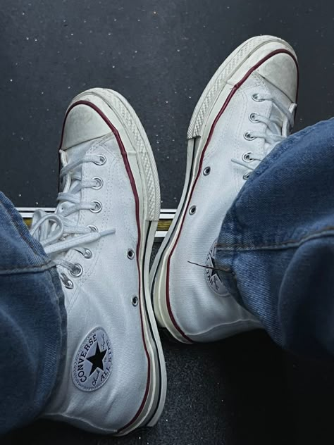 White Converse Aesthetic, Shoes Rotation, Japanese Men Fashion, Converse 70s, Elena Gilbert Style, Converse Aesthetic, Aesthetic Men, Cool Sneakers, Converse White