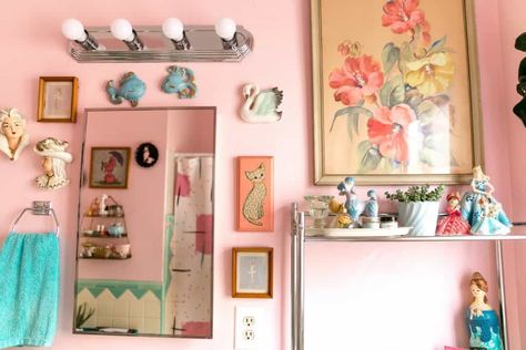 Emily Vallely, Retro Bathroom Decor, Kitschy Decor, Retro Bathroom, Retro House, Retro Revival, Retro Bathrooms, Simply Shabby Chic, Interiors Inspiration