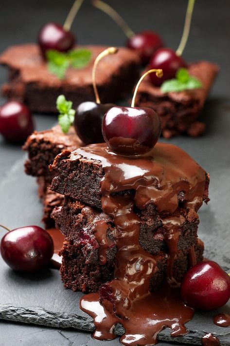 Fudgy Cherry Brownies Recipe: This Easy Chocolate Cherry Brownie Recipe Is Ridiculous | Desserts | 30Seconds Food Brownies With Cherries, Cherry Brownies, Blondie Brownies, Frozen Cherries, Cherry Recipes, Brownies Recipe, Brownie Recipe, Get Even, Chocolate Cherry