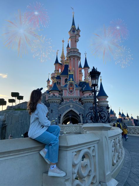 Disney Paris Photos, Disneyland Picture Poses, Tokyo Disneyland Photo Ideas, Pics To Take At Disneyland, Disneyland Paris Photos, Disneyland Paris Pictures, Disney Paris Photo Ideas, Disneyland Paris Instagram Pictures, Disneyland Paris Picture Ideas