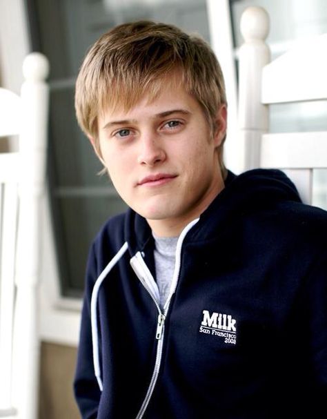 Lucas Grabeel, Handsome Actors, Famous Celebrities, Marvel Universe, Fox, Universe, Wattpad, Marvel, Actresses