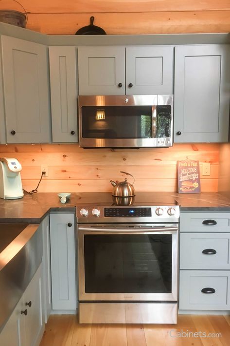 Haze Cabinets, Cabin Kitchen Cabinets, Log Cabin Kitchen Ideas, Interior Design Ideas Kitchen, Log Cabin Kitchens, Log Home Kitchen, Log Cabin Kitchen, Log Home Interior, Log Home Kitchens