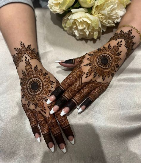 Mehndi ✨Heena ✨ Mehandi Design For Hand, Beautiful Simple Mehndi Design, Henna Designs Wrist, Henna Tattoo Designs Hand, Latest Henna Designs, Mehndi Designs For Kids, Very Simple Mehndi Designs, Simple Mehndi Designs Fingers, Full Mehndi Designs