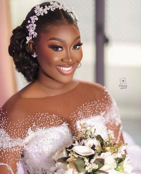 Redefining Wedding Experience on Instagram: "The bride’s beauty resonates through harmonious smiles, creating a captivating and joyful presence. Our #wcw for the week 👰‍♀️ 🤩😍🎊💐💯 _ Designer: @sikavoguegh MUA: @ririi.makeoversgh Hairstyling: @revupsalongh Photography: @chocolate_shot_it Videography: @g_shotvideography Room decor @decorvibesgh Bouquet @thebouquetsplug Accessories @bridalaccessories_gh Location @creek_by_cynberry Beauty: @Doreen.ot _ Follow @weddingswithsugar for more • • #weddingswithsugar #bellanaijaweddings #loveweddingsng #ghanawedding #weddings #idoghana #kente #loveweddingsng #ghanawedding #weddings #weddingguest #naijaasoebi #weloveghanaweddings #ghanaianweddings #tradweddings #weddingdecor #nigerianweddingpictures #naijaasoebi #bridesmaids #ankarastyles #Loveafri Bridal Prep Photography, African Bridal Hairstyles, Black Wedding Makeup, Black Brides Hairstyles, Black Bridal Makeup, Black Wedding Hairstyles, Natural Wedding Hairstyles, Bridal Hair Buns, Bridal Hair Inspiration