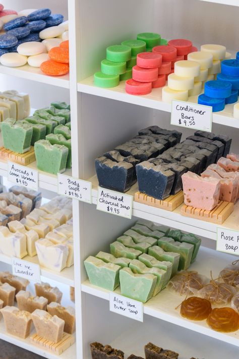 Soap Shop Display, Cold Press Soap Recipes, Soap Store, Soap Photography, Soap Display, Cosmetics Store, Store Layout, Washing Hands, Soap Shop