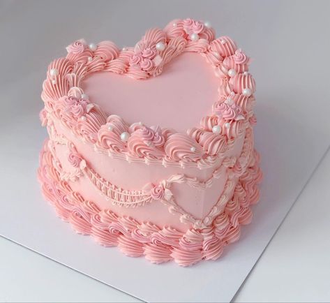 Are you looking for the ideal vintage heart cake for your upcoming celebration? Look no further! In this post, we present 20+ of the most stunning vintage heart cake designs that will inspire you for you special event! Pink Heart Shaped Cake, Tort Hello Kitty, Heart Cake Decoration, Heart Shaped Birthday Cake, Heart Cake Design, Tårta Design, Vintage Heart Cake, Heart Birthday Cake, Bolo Vintage