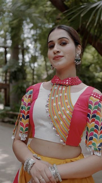 Neck Design Chart, Indian Tops For Women, New Designer Blouse, Navratri Outfits, Garba Outfit, Choli Blouse Design, Long Blouse Designs, Navratri Collection, Navratri Dress