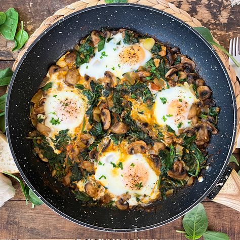 Spinach and Mushroom Egg Skillet | Quick & Easy ONE-PAN Recipe Mushroom Egg Recipes, Spinach And Egg Recipes, Egg Spinach Breakfast, Eggs With Mushrooms, Spinach And Eggs, Egg Mushroom, Egg Spinach, Mushroom Breakfast, Spanish Potatoes