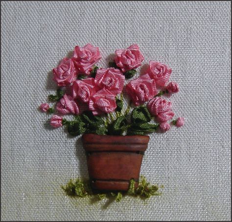 Ankaila: Silk ribbon embroidery roses tutorial Hidden Stitch, Ribbon Stitch, Roses Tutorial, Picot Stitch, Silk Ribbon Embroidery Tutorial, Embroidery Roses, Stump Work, Needle Weaving, Silk Ribbon Embroidery Patterns