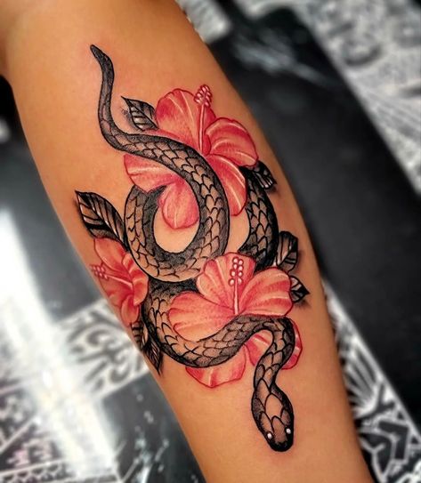 Snake Tattoo On Shoulder For Women, Snake With Red Flower Tattoo, Hibiscus Snake Tattoo, Dragon Tattoo With Red Flowers, Snake And Hibiscus Tattoo, Snake And Flowers Tattoo Color, Baddie Snake Tattoo, Black And Red Snake Tattoo, Red And Black Sleeve Tattoo