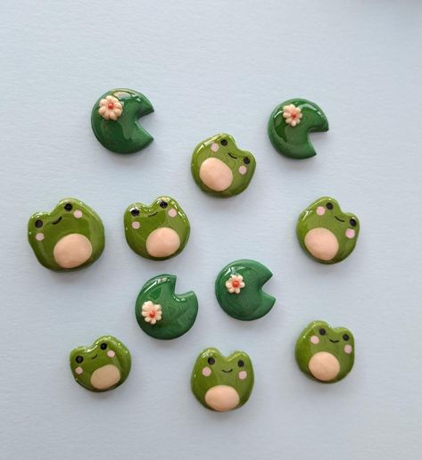 Unique Polymer Clay Magnet Crafts to Try This Weekend Frog Modelling Clay, Polymer Clay Rubber Duck, Clay Bake Crafts, Polymer Clay Crafts Frog, Polymer Clay Flower Frog, Clay Art Crafts, Polymer Clay Things To Make, Air Dry Clay Frog Ideas, Frog Clay Charm