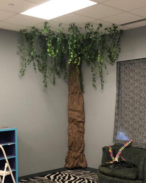 How to Make Trees for Classroom Bulletin Boards and Walls | Nyla's Crafty Teaching Classroom Trees, Paper Tree Classroom, Jungle Journey Vbs, Tree Classroom, How To Make Trees, Vbs Jungle, Classroom Tree, Forest Classroom, Nature Ideas