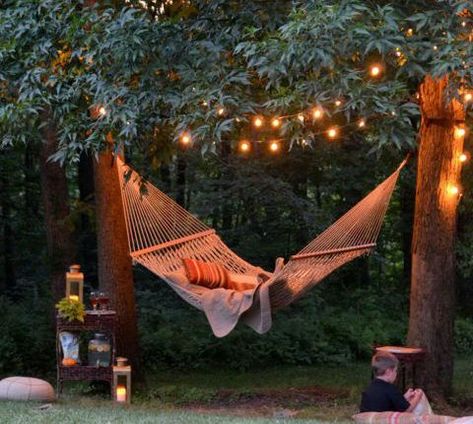 Backyard Hammock Ideas, Hammock Garden, Hammock Ideas, Outdoor Patio Kitchen, Garden Lighting Ideas, Romantic Backyard, Backyard Hammock, Garden Hammock, Patio String Lights