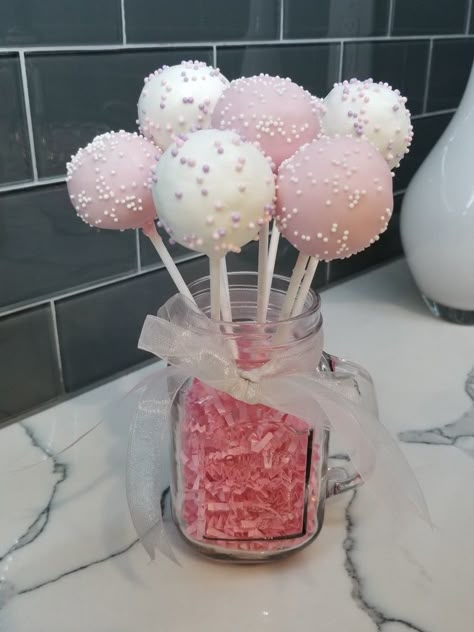 Pink Baby Shower Cake Pops, Cakepop Aesthetic, Baby Shower Cake Pops Girl, Cake Pops Baby Shower Girl, Cake Pops Recipe Easy, Birthday Cake Healthy, Pink Cakepops, Protein Cake Pops, Baby Shower Cakepops