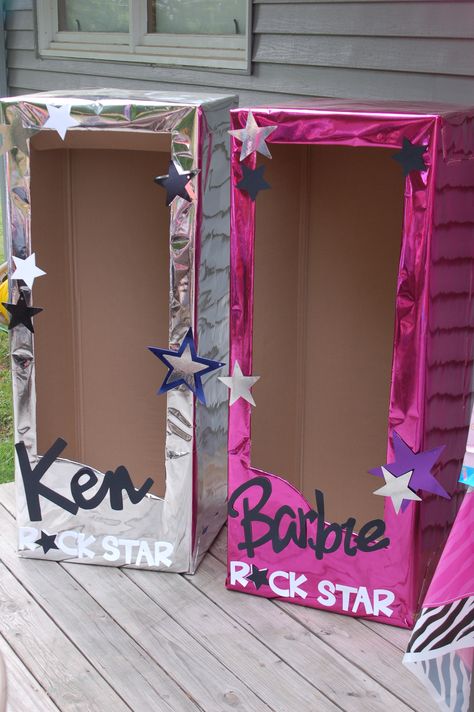 I made these Barbie & Ken Rockstar boxes for Cali's 4th Birthday! All the kids loved posing for pictures in them. Plus Size Barbie Inspired Outfits, Barbie Movie Party Ideas, Barbie Halloween Decorations, Barbie Photobooth, Barbie Food Ideas For Party, Barbie Birthday Party Ideas Decoration, Barbie Bday Party, Lila Party, 4de Verjaardag