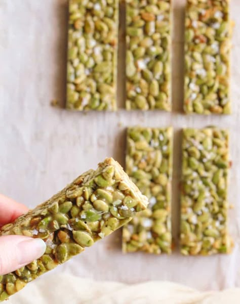 Pumpkin Seed Granola Bars, Pumkin Seeds Recipes, Pumpkin Seed Bars Recipe, Sunflower Seed Recipes Snacks, Pumpkin Seed Dessert, Pumpkin Seed Bars, Honey Nut Bars, Seed Bars Recipe, Pumpkin Seeds Recipe