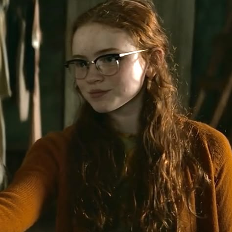 sadie sink as lori walls in the glass castle Sadie Sink With Glasses, Sadie Sink Characters, Sadie Sink Side Profile, Sadie Sink Pfp, Sadie Sink Rares, Lori Walls, Sadi Sink, The Glass Castle, Sadie Sink Max Mayfield