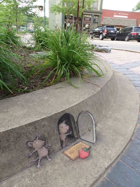 This 3D Chalk Art Takes Sidewalk Drawing To A Whole New Level - Give It Love 3d Sidewalk Chalk Art, Street Chalk Art, Chalk Artist, David Zinn, Pavement Art, Toledo Museum Of Art, Stencil Graffiti, Ephemeral Art, Brick Art