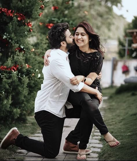 Couples Candid Photography, Pre Wedding Photoshoot Props, Pre Wedding Photoshoot Outfit, Wedding Shoot Ideas, Indian Wedding Photography Couples, Engagement Photography Poses, Wedding Photoshoot Props, Indian Wedding Couple Photography, Bridal Photography Poses