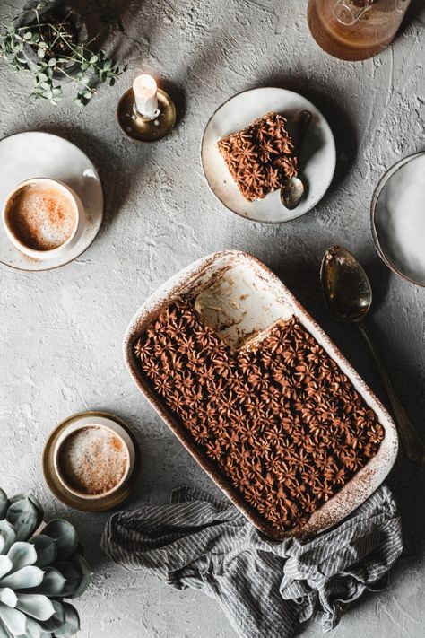 Gingerbread Spiced Tiramisu - Use Your Noodles Dessert Ideas For Christmas, Traditional Christmas Desserts, Christmas Food Photography, Diet Healthy Recipes, Holiday Chocolate, Diy Desserts, Tiramisu Recipe, Food Photography Inspiration, Chocolate Cinnamon