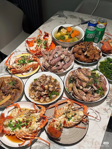 Seafood Dinner Aesthetic, Seafood Aesthetic, Food Table, Seafood Dinner, Seafood Restaurant, Cafe Food, Food Cravings, Chinese Food, Aesthetic Food