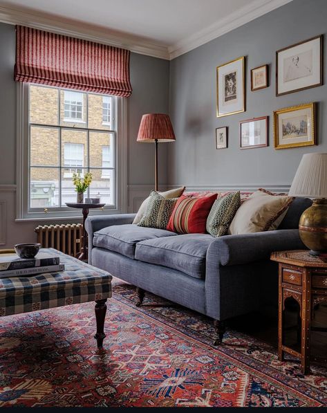 Townhouse Sitting Room, British Living Room Interior Design, Small English Living Room, Small Cosy Snug Room Ideas, European Cottage Living Room, East Facing Living Room, Blue Living Room Designs, London Living Room, Snug Room