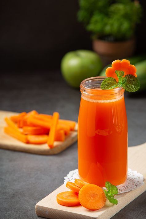 Free Photo | Healthy drink, fresh carrot juice Mobile Advertising Design, Herbal Doctor, Healthy Eating Smoothies, Abc Juice, Juice Business, Carrot Juice Recipe, Carrot Smoothie, Veggie Smoothies, Diet Smoothies