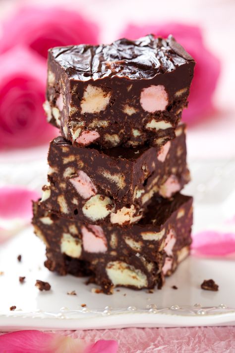 Rocky Road Slice, Chocolate Fridge, Chocolate Fridge Cake, Rocky Road Cake, Fridge Cake, Afternoon Tea Ideas, Fudge Bars, Make Ahead Desserts, Baking Kit