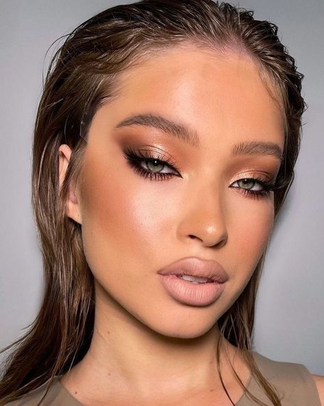 Bronze Makeup Look, Bronze Smokey Eye, Ball Makeup, Gold Makeup Looks, Prom Eye Makeup, Bronze Makeup, Eye Makeup Pictures, Smoky Eyes, Brown Makeup