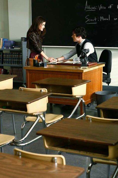 Ezra & Aria Teacher And Student Aesthetic, Teacher X Student Aesthetic, Teacher X Student, Ezra And Aria, Teacher And Student Relationship, Pretty Little Liars Aria, Ezra Fitz, Pets Movie, Ian Harding