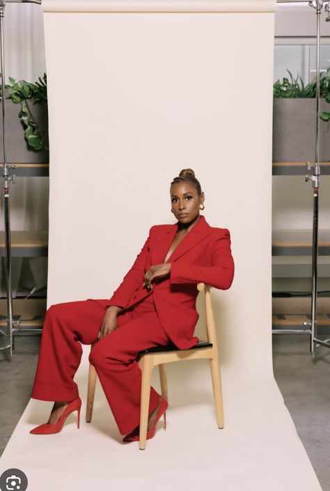 Black Women In Suits, Professional Headshots Women, Studio Headshots, Woman In Suit, Headshots Women, Headshot Poses, Brand Photography Inspiration, Beautiful Photoshoot Ideas, Issa Rae