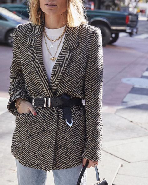 ANINE BING on Instagram: “This gorgeous new belt just launched on aninebing.com 🖤” Fashion Inspo Casual, Early Fall Outfits, Herringbone Blazer, Blazer Outfit, Anine Bing, Winter Mode, Mode Inspo, Blazer Outfits, Inspiration Mode