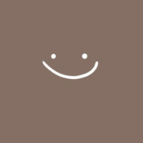 happy smiley face aesthetic pfp wallpaper simple iphone minimal minimalistic brown dark brown light brown teddy bear milk chocolate Brown Happy Face Wallpaper, Cute Widgets Aesthetic Brown, Brown Smiley Face Wallpaper Aesthetic, Aestethic Pfp Vintage, Basic Pfp Aesthetic, Tan Pfp Aesthetic, Light Creme Aesthetic, Aestethic Brown Wallpaper, Smilie Faces Aesthetic