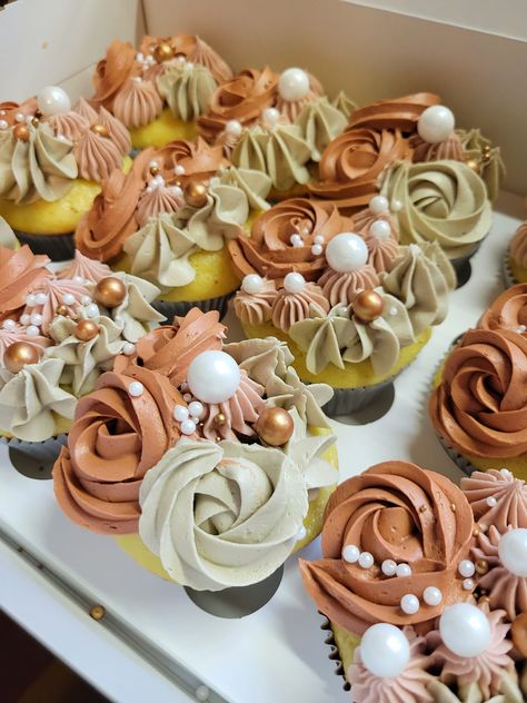 Boho color themed cupcakes Aztec Cupcakes, Bohemian Cupcakes, Boho Wedding Cupcakes, Western Cupcakes, Boho Cupcakes, Western Bridal Showers, Sparkly Cake, Bridal Shower Cupcakes, Baby Cupcake