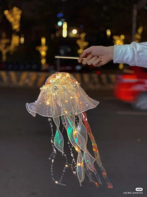 Jellyfish Project, Life Below Water, Jellyfish Aesthetic, Diy Jellyfish, Stem Art, Jellyfish Decorations, Jellyfish Light, Jellyfish Craft, Jellyfish Lamp