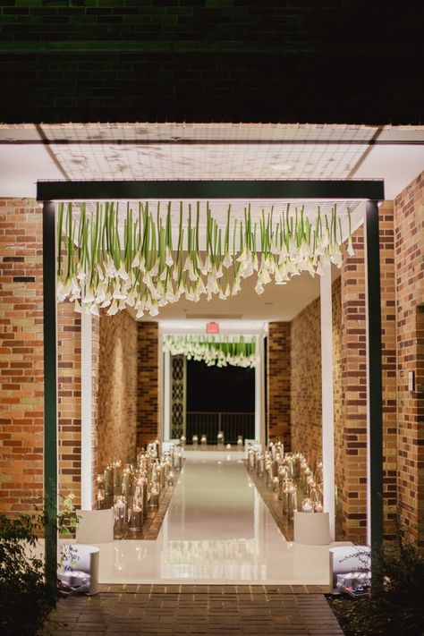 White Calla Lily Wedding Decor, Reception Entrance Decor Entryway, Calla Lillies Wedding, Calla Lily Centerpieces, Southern Traditions, Reception Entrance, Tulip Wedding, Calla Lily Wedding, Bridal Shower Inspiration