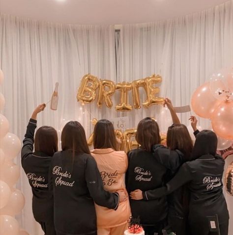 Minal Khan Wedding, Bachelorette Party Ideas Girl Night, Shower Dress For Bride, Saboor Ali, Bride To Be Decorations, Brides Mate, Bridal Shower Photography, Bachelorette Party Photo, Kinza Hashmi