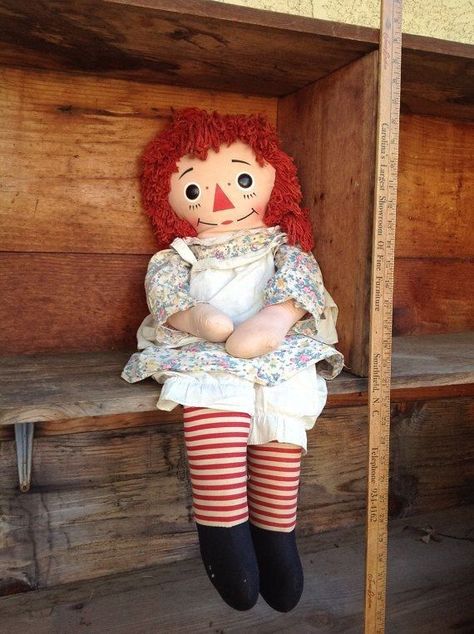 Retro Bedroom Decor, Vintage Rag Doll, Annabelle Doll, Raggedy Anne, Retro Bedroom, Raggedy Doll, Cabin Bedroom, Raggedy Ann Doll, Childhood Memories 70s