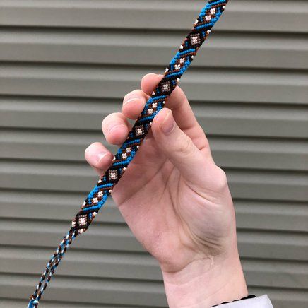 Fishbone Friendship Bracelet, Complex Friendship Bracelet Patterns, How To Read Alpha Bracelet Patterns, Normal Pattern Bracelet, Diy Bracelets With String, Diy Friendship Bracelets Tutorial, Cool Friendship Bracelets, String Bracelet Patterns, Cute Friendship Bracelets