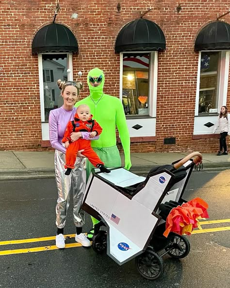 Space Themed Family Halloween Costumes, Space Halloween Costumes Family, Family Outer Space Costumes, Rocketship Costume, Diy Family Space Costumes, Rocket Stroller Costume, Space Theme Family Costume, Outer Space Family Costume, Astronaut And Alien Costume Family