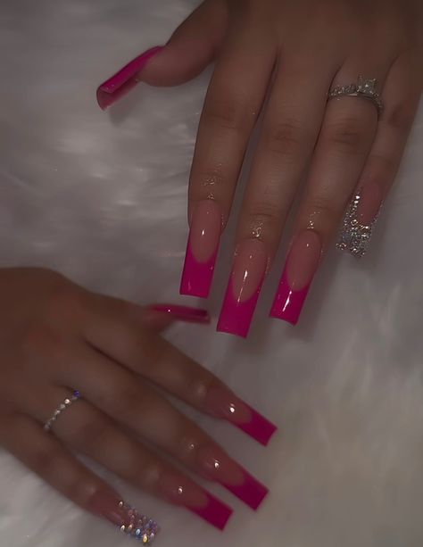 Hot Pink Prom Nails, Hot Pink Birthday Nails, Maroon Nail Art Designs, Beginner Nails, Pink Acrylic Nail Designs, Maroon Nail Art, Nails Art Simple, Nail Art 2022, Maroon Nail