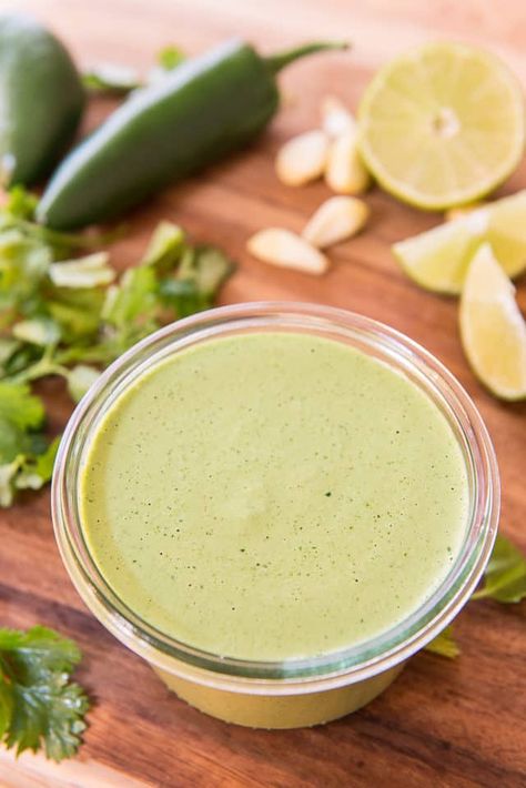 Green Empanada Sauce, Cilantro Dressing Recipe, Green Sauce Recipe, Cilantro Garlic Sauce, Creamy Cilantro Dressing, Cilantro Salad, Peruvian Chicken, Mayo Salad, Jalapeno Sauce