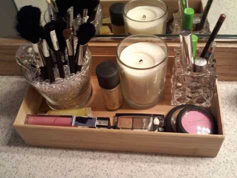 Make Up Brush Storage, Toiletry Organization, Royal Makeup, Closets Ideas, Bathroom Organizing, Make Up Storage, Apartment Storage, Bathroom Plans, Brush Storage