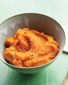 All it takes is a sprinkling of salt and pepper to enhance the earthy flavors of the carrots in this simple side dish. Curry Hummus Recipe, Easy Vegan Curry, Carrot Puree, Curry Spices, Vegan Curry, Detox Soup, Salad With Sweet Potato, Carrot Recipes, Roasted Meat