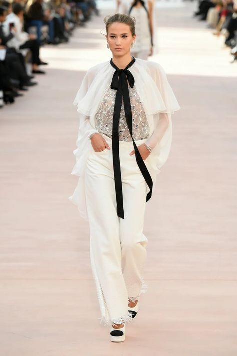 Chanel Spring 2025 Ready-to-Wear Fashion Show & Collection Review [PHOTOS] Runway Moments, New Fashion Style, Fashion Themes, Chanel Collection, Chanel Couture, Chanel Haute Couture, Chanel Spring, Spring 2025, Style Goals