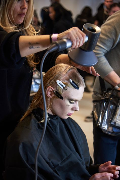 backstage hair and makeup Getting Hair Done, Backstage Makeup Room Aesthetic, Film And Tv Makeup Artist, Backstage Movie Set Aesthetic, Runway Behind The Scenes, Backstage Editorial, Model Backstage Hair Clips, Fashion Week Hair, Fashion Week Backstage